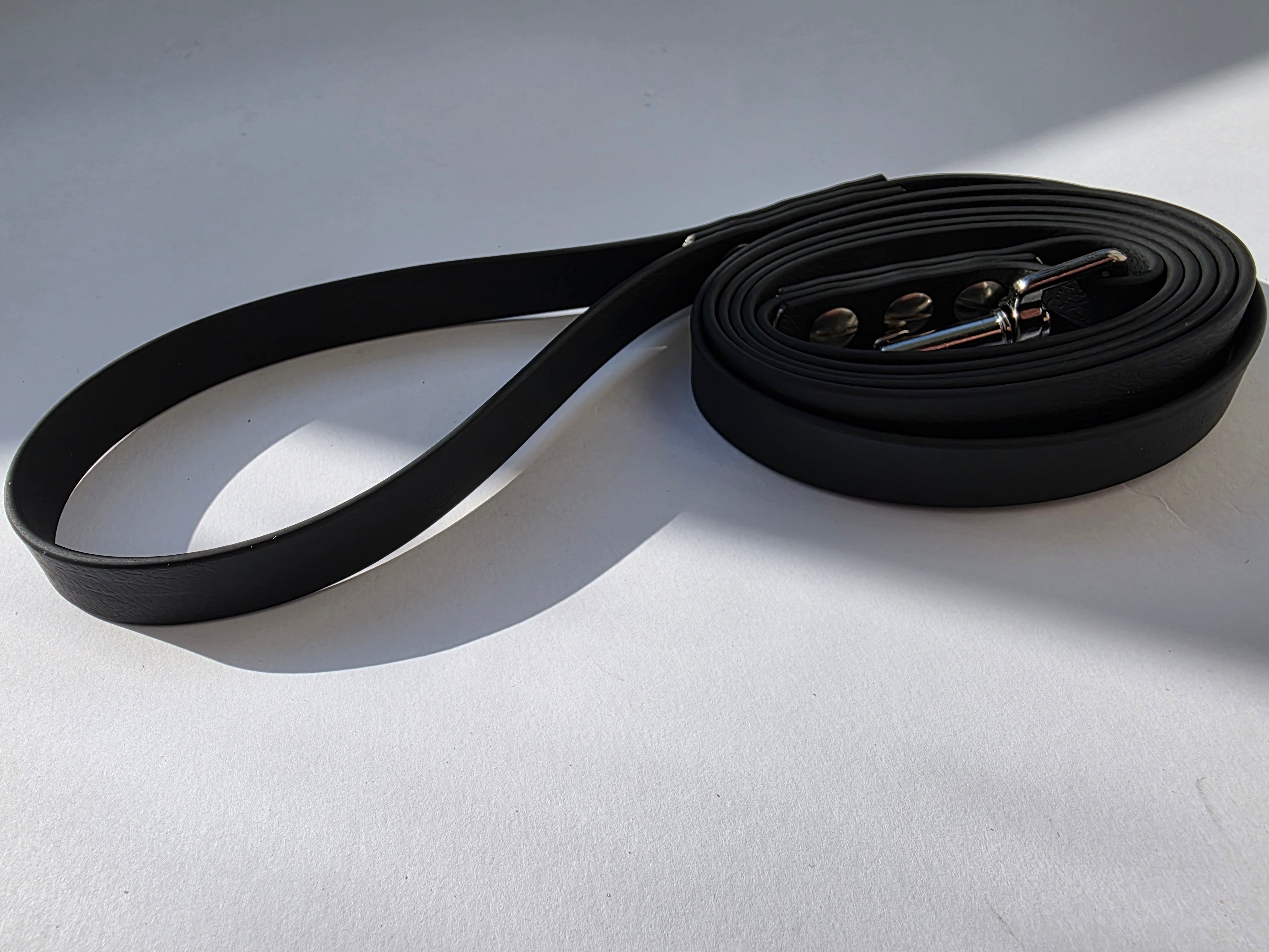 Pavadėlis dengtas PVC, Juodas