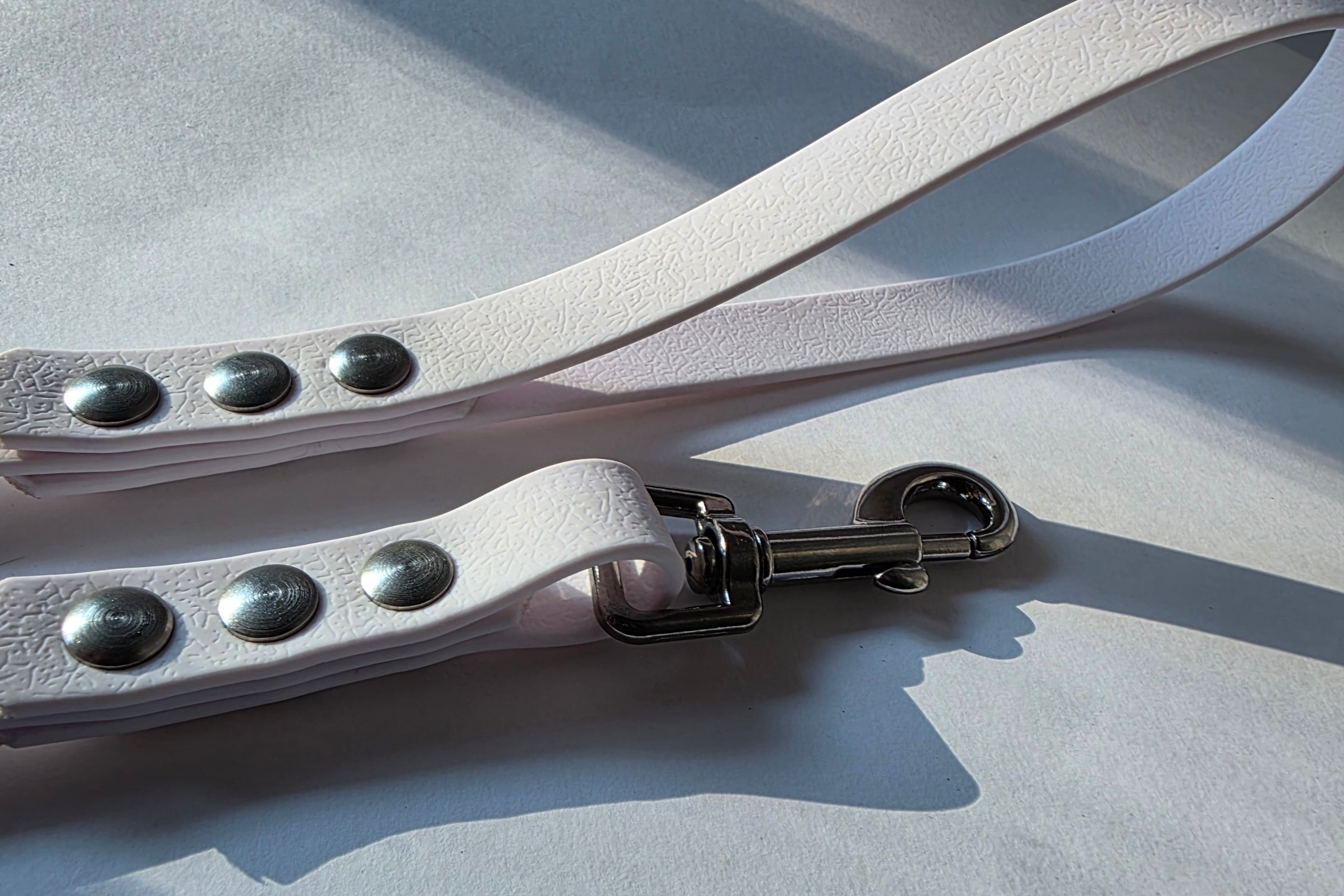 Pavadėlis dengtas PVC, baltas