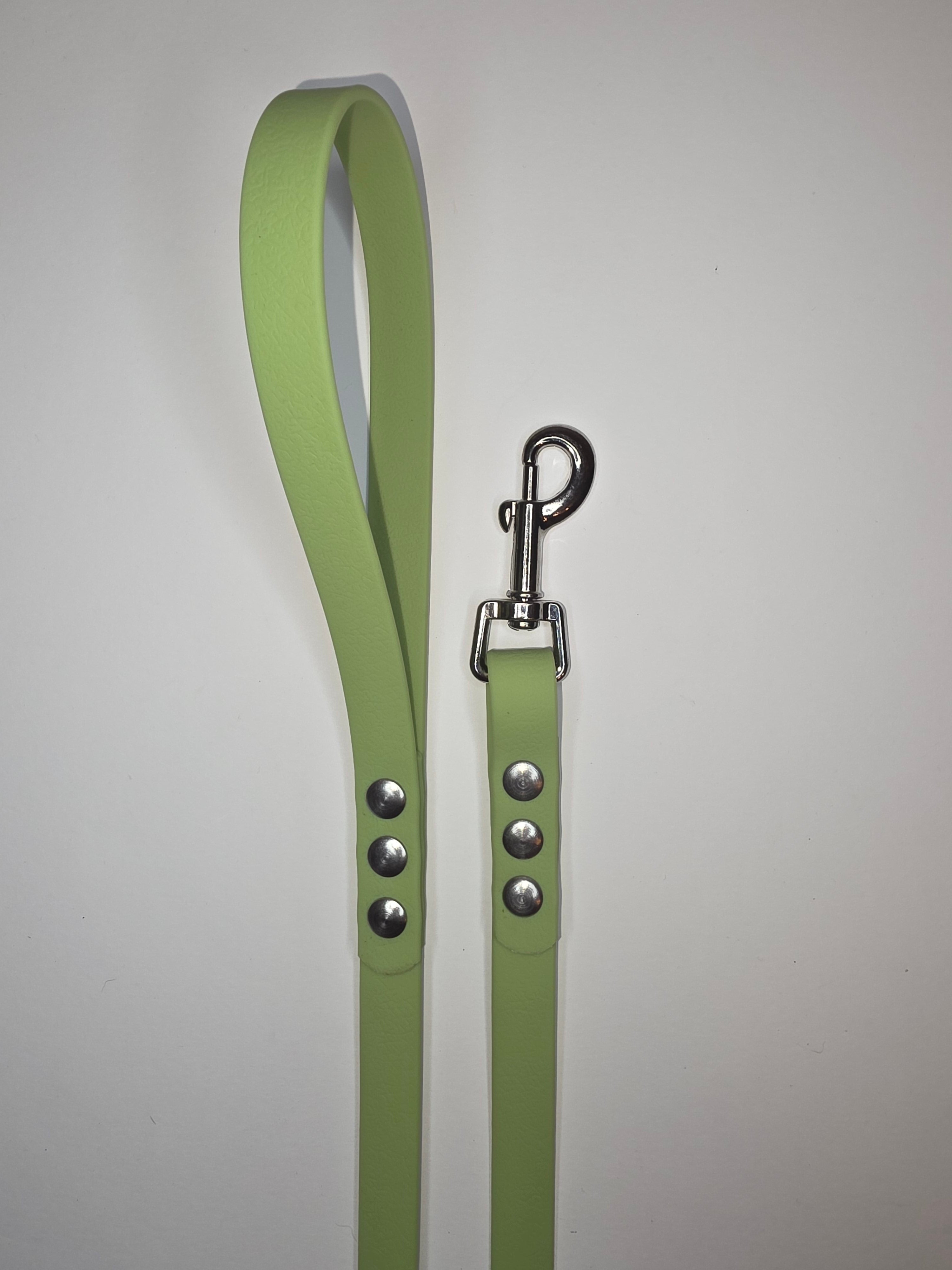 Pavadėlis dengtas PVC, žalias