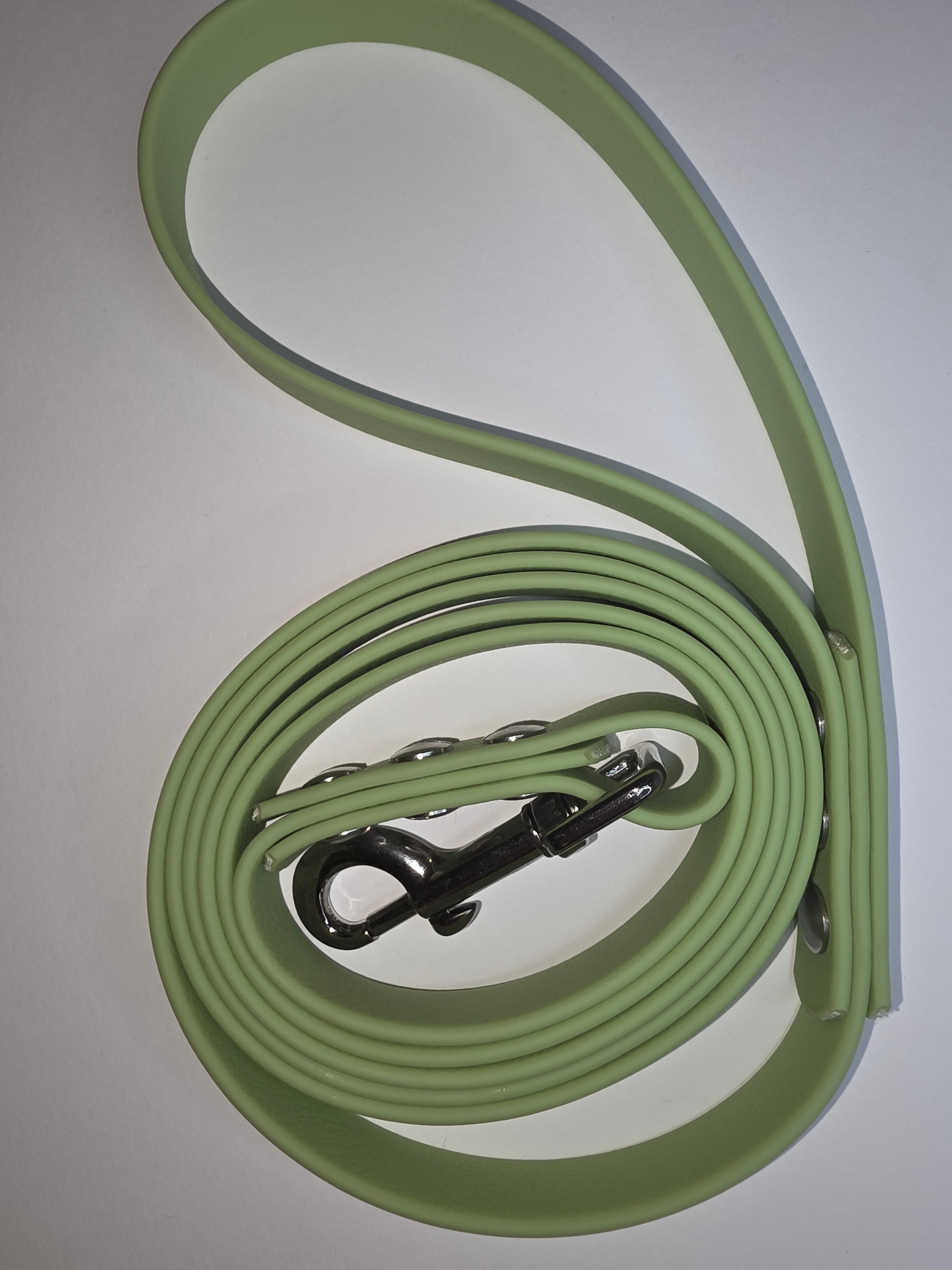 Pavadėlis dengtas PVC, žalias