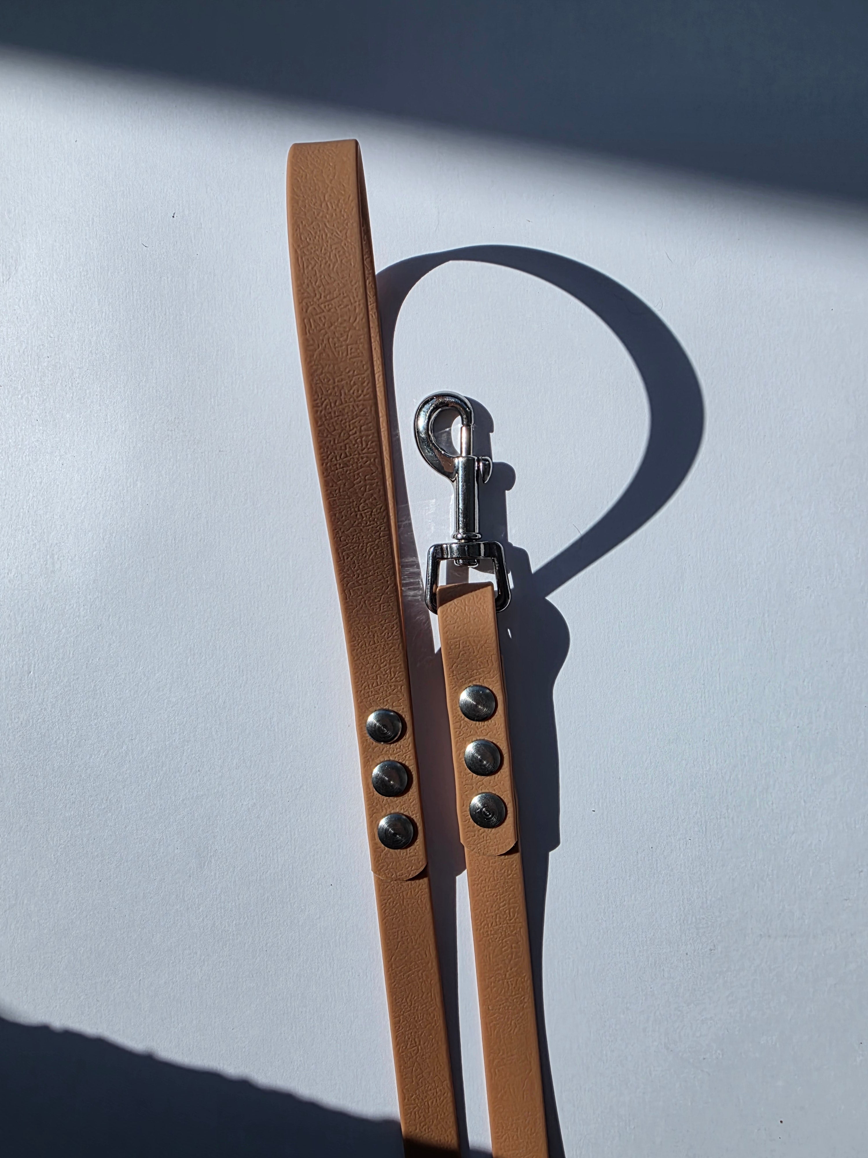 Pavadėlis dengtas PVC, rudas