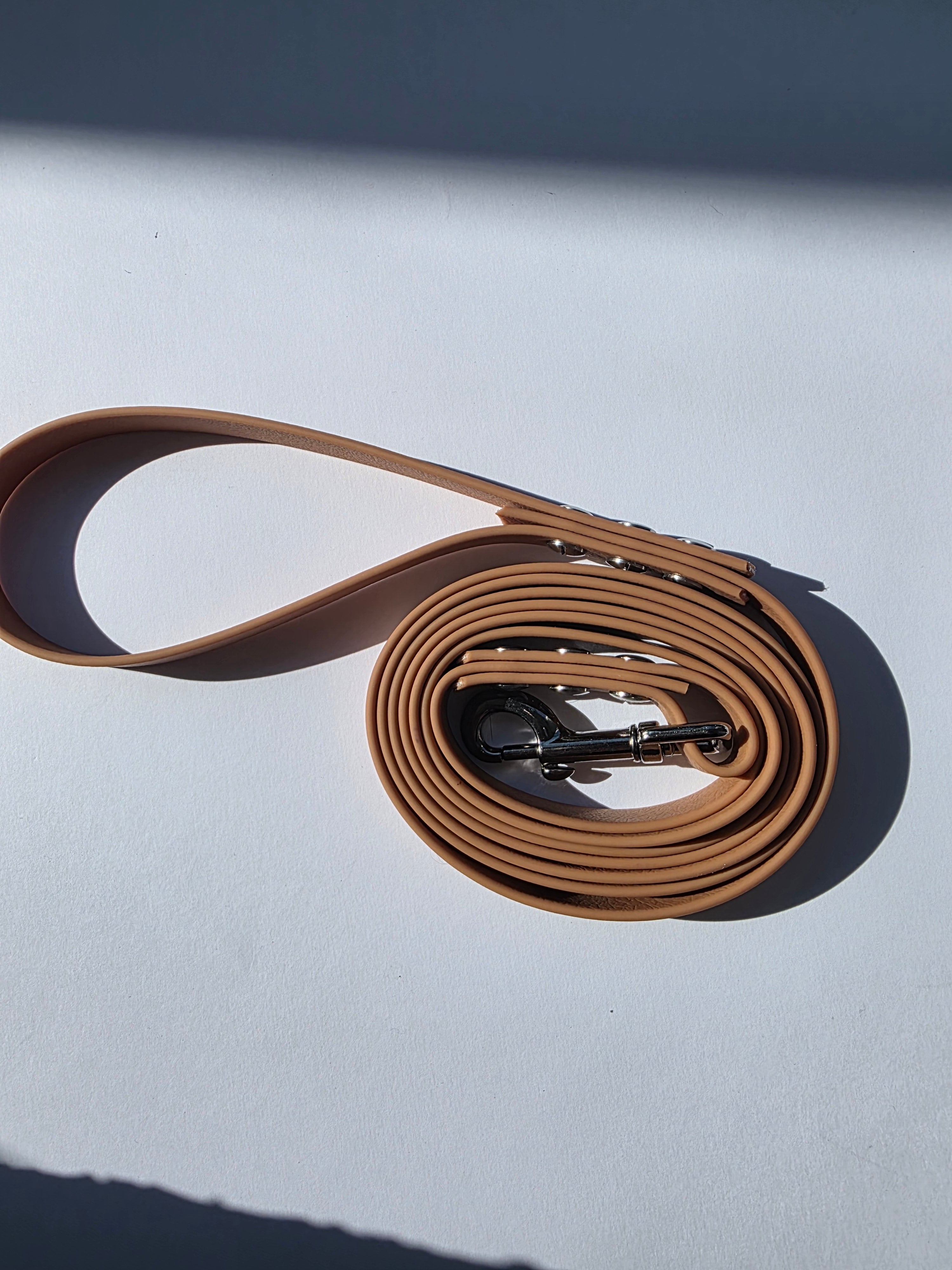 Pavadėlis dengtas PVC, rudas