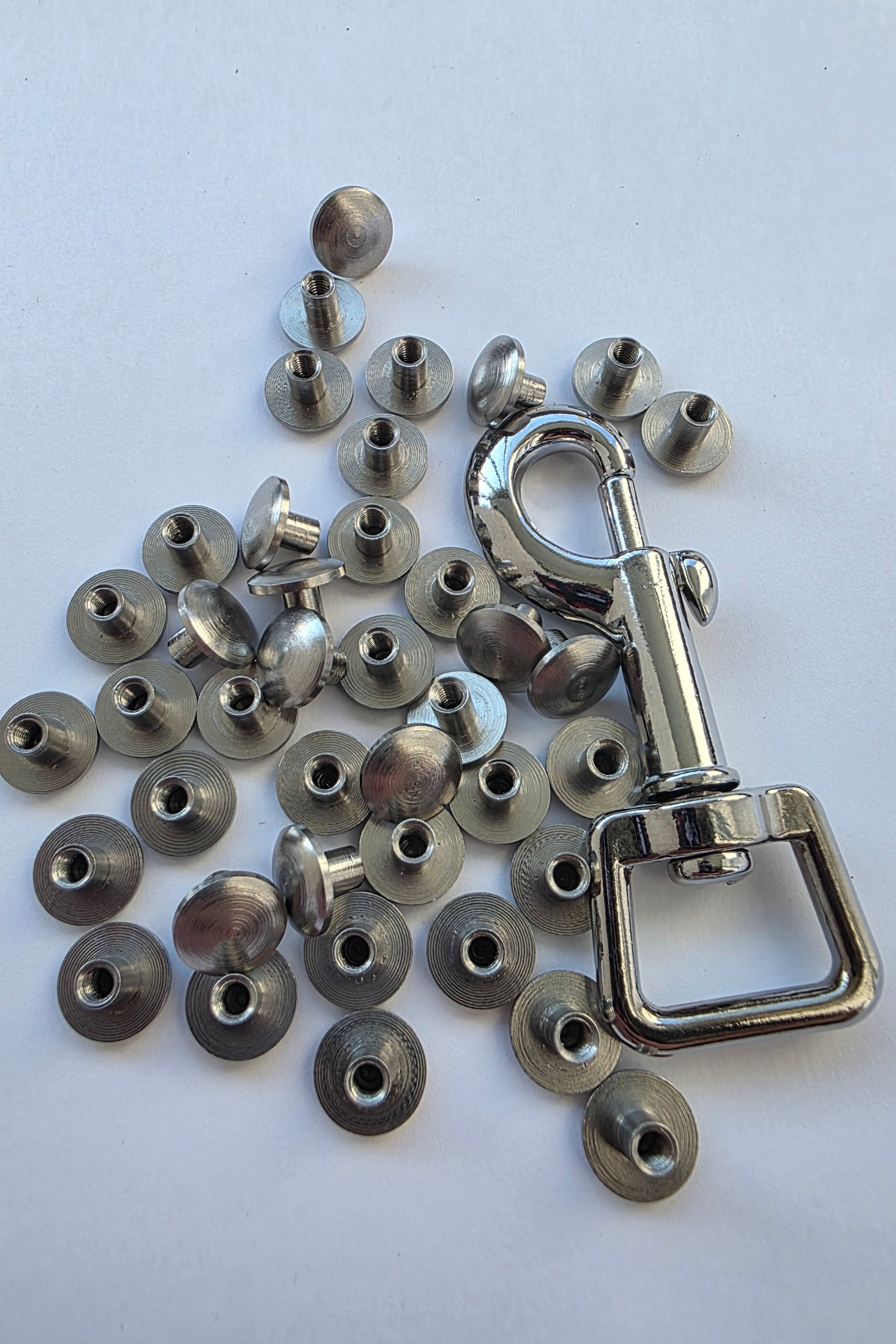 Pavadėlis dengtas PVC, juodas su ruda rankena