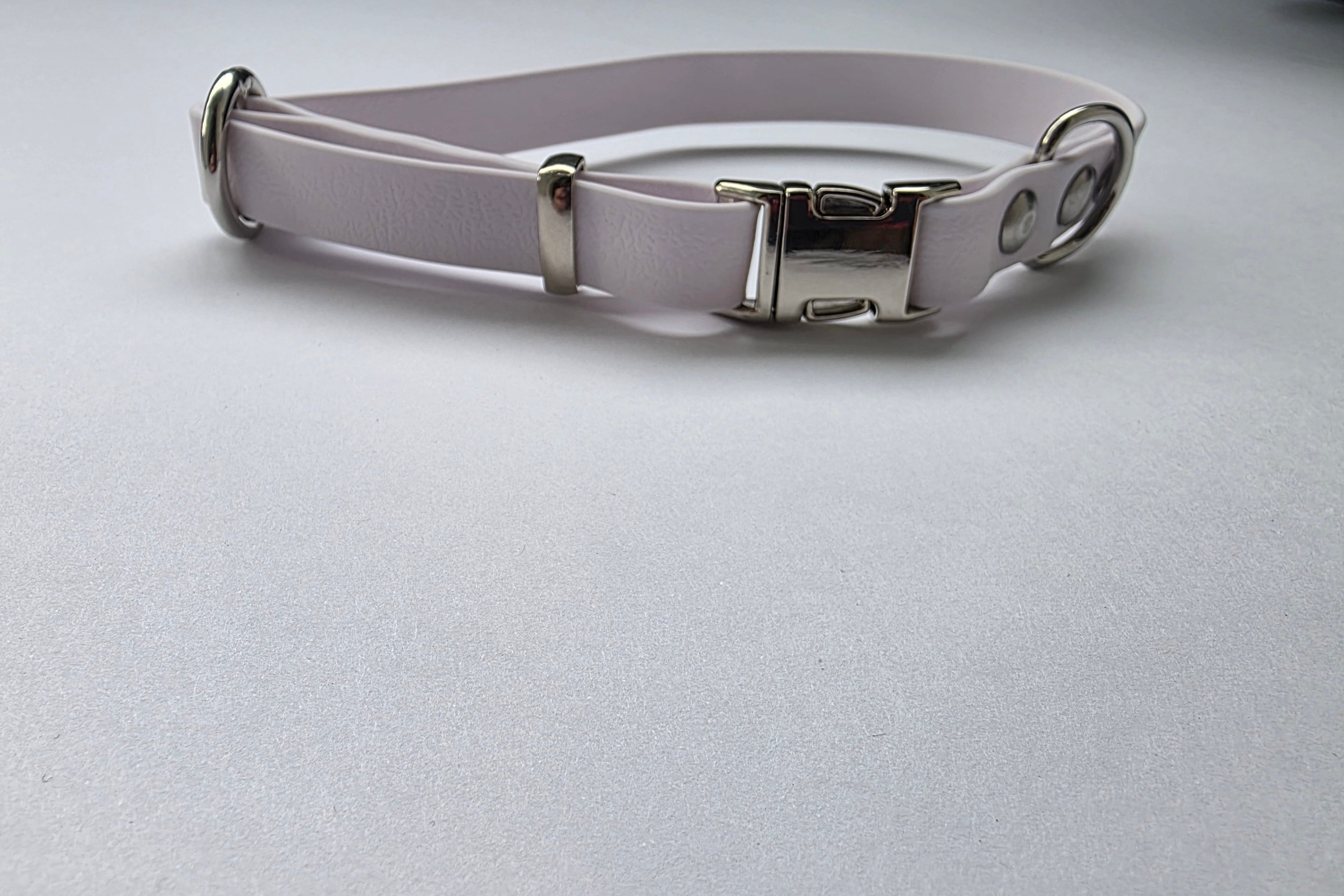 Reguliuojamas antkaklis dengtas PVC, Baltas