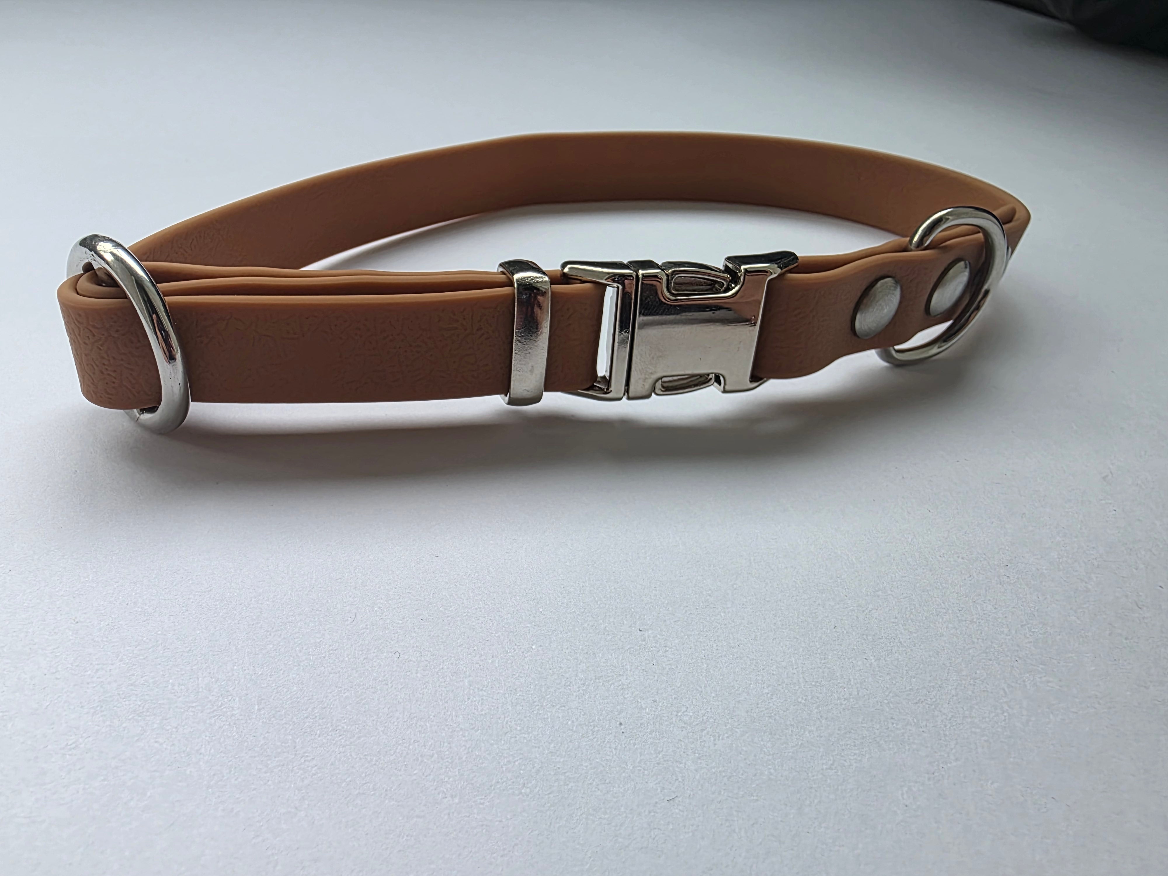 Reguliuojamas antkaklis dengtas PVC, Rudas