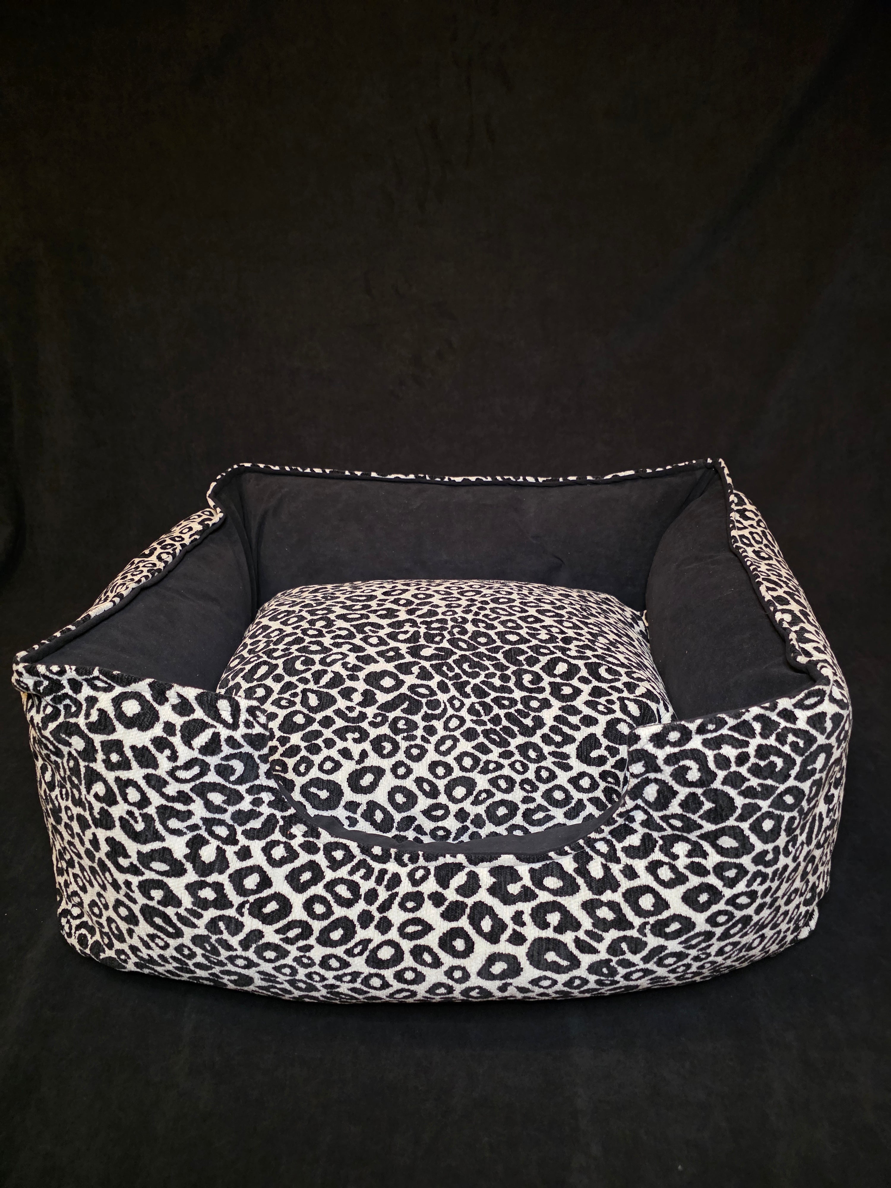 Guolis transformeris iš prabangaus baldinio audinio