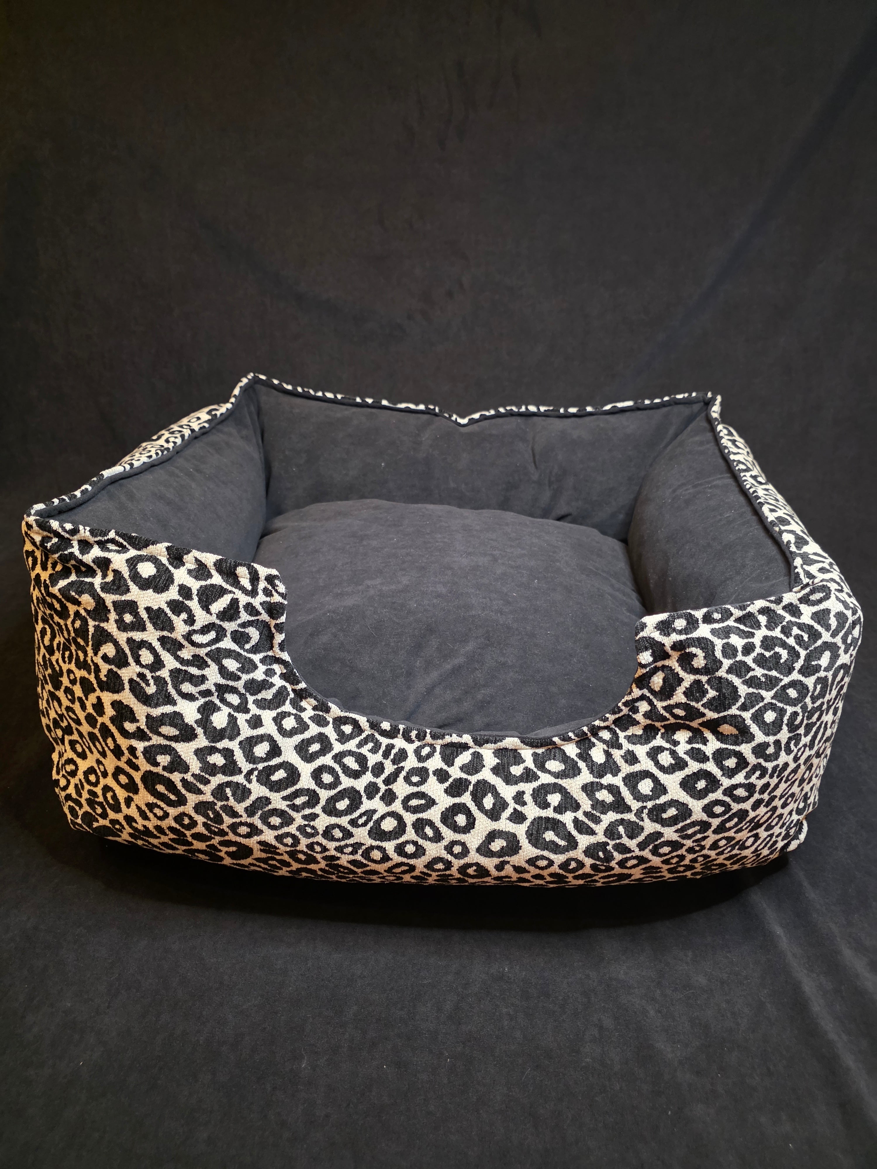 Guolis transformeris iš prabangaus baldinio audinio