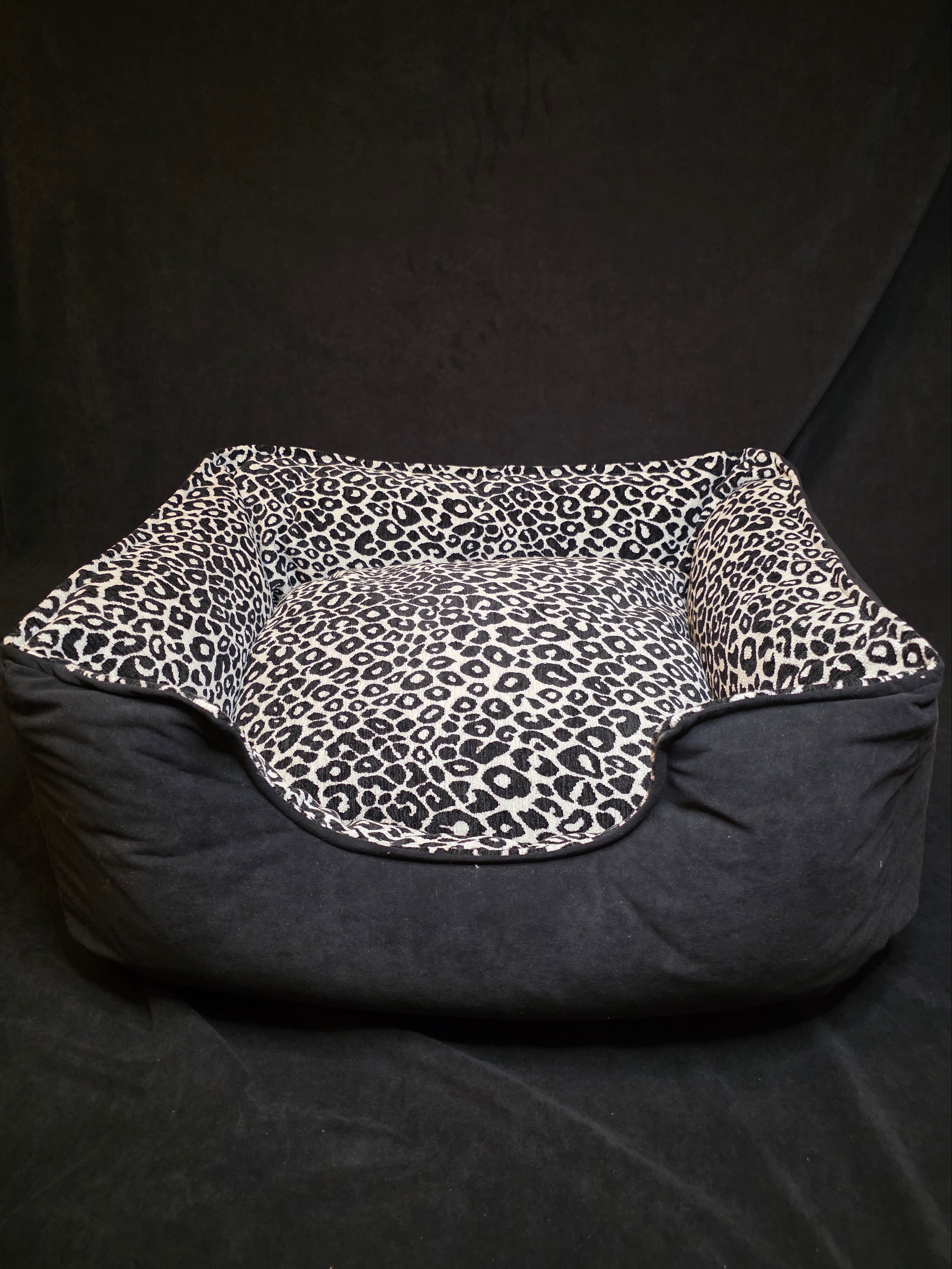 Guolis transformeris iš prabangaus baldinio audinio