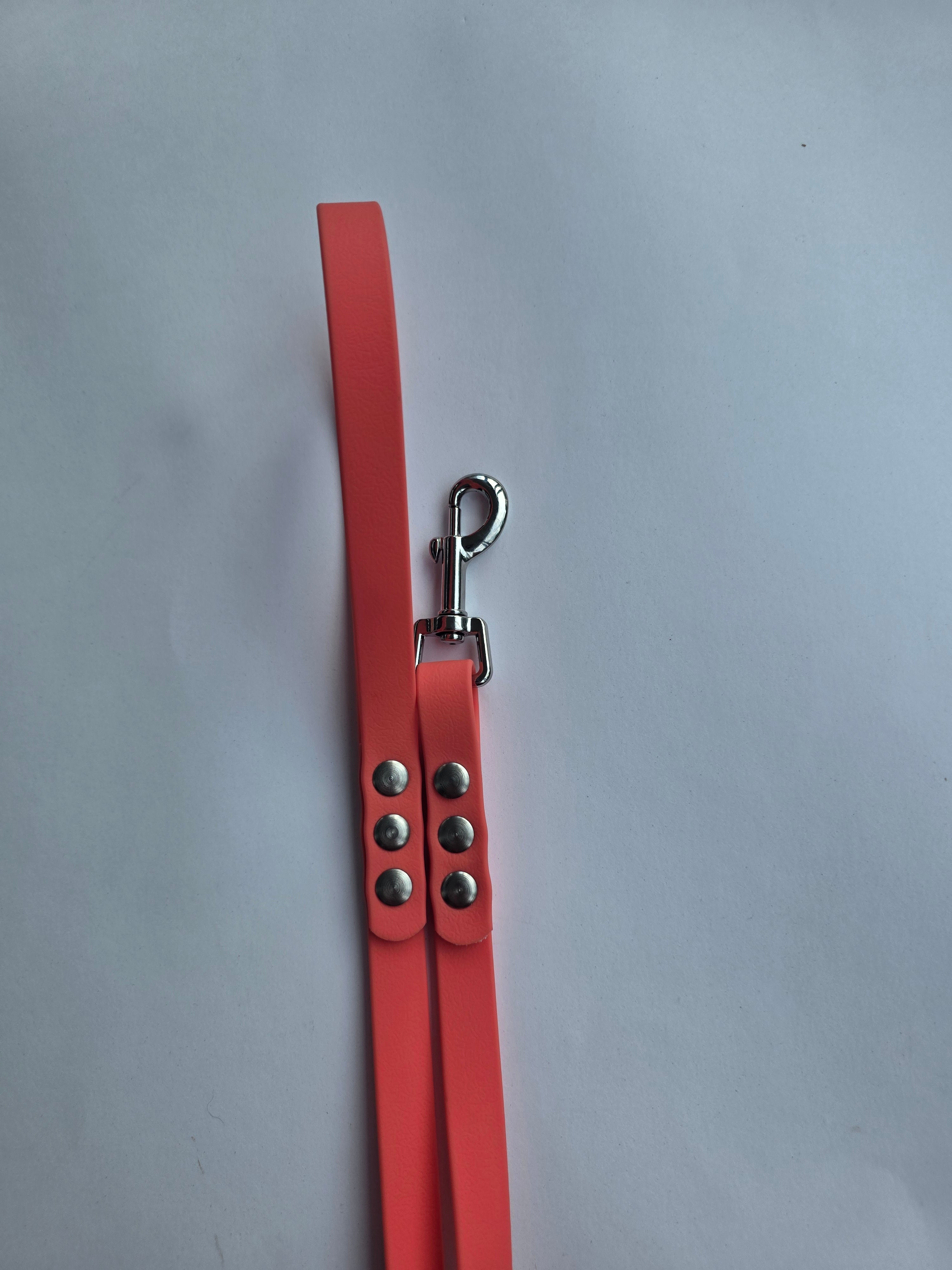 Pavadėlis dengtas PVC, oranžinės spalvos